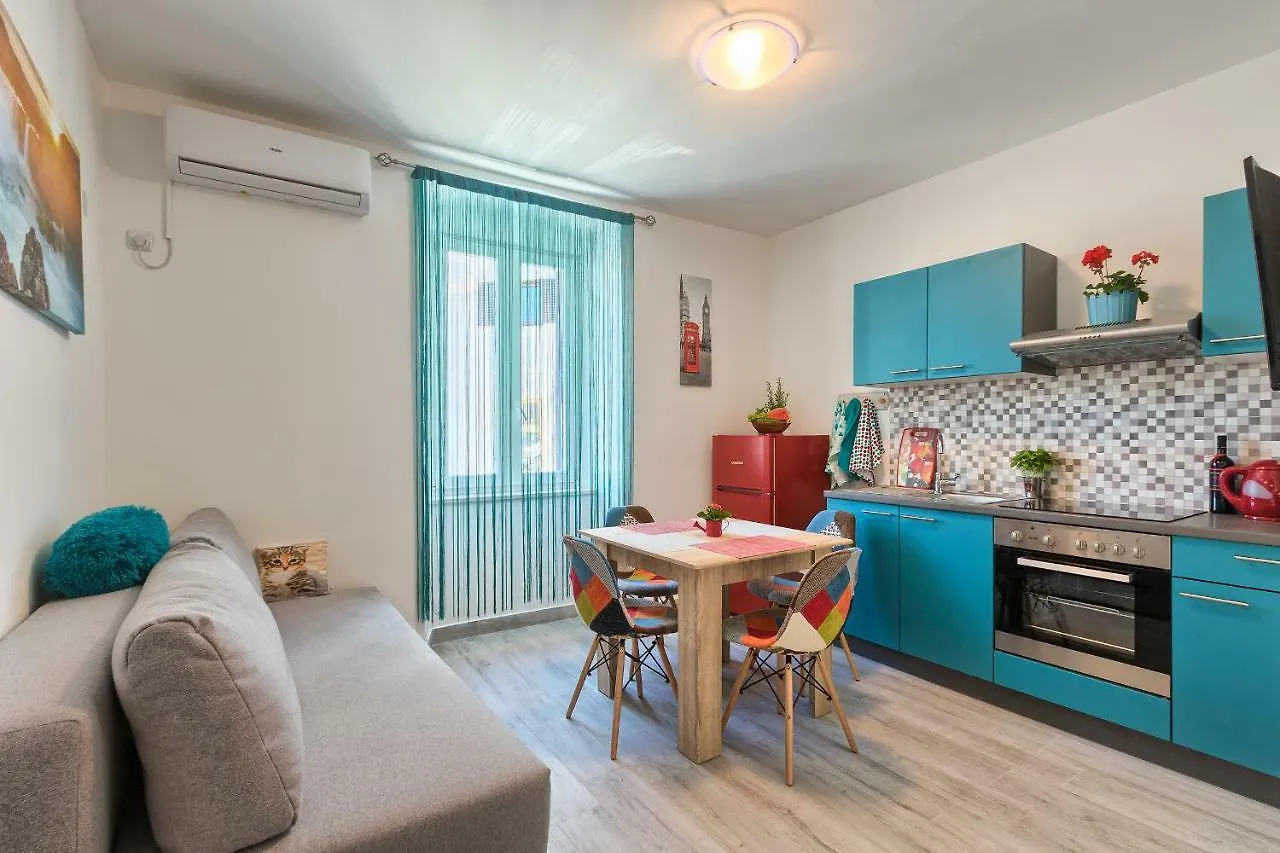 Apartment Amfiteatar Moris Pula