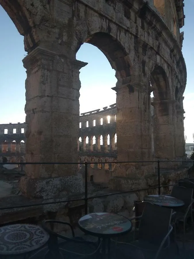 Apartment Amfiteatar Moris Pula